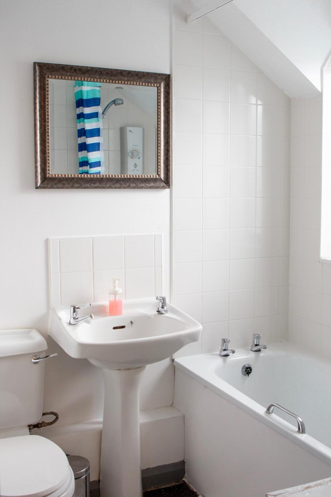 Well-Equipped 4 Bedroom House Close To City Centre Leeds  Zewnętrze zdjęcie