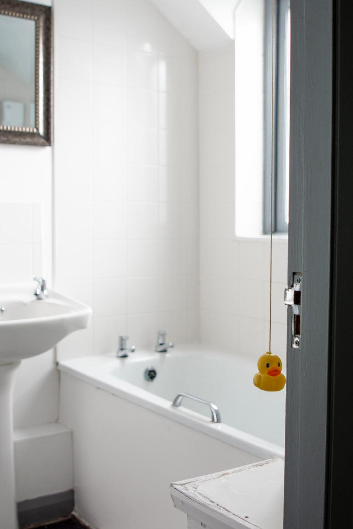 Well-Equipped 4 Bedroom House Close To City Centre Leeds  Zewnętrze zdjęcie